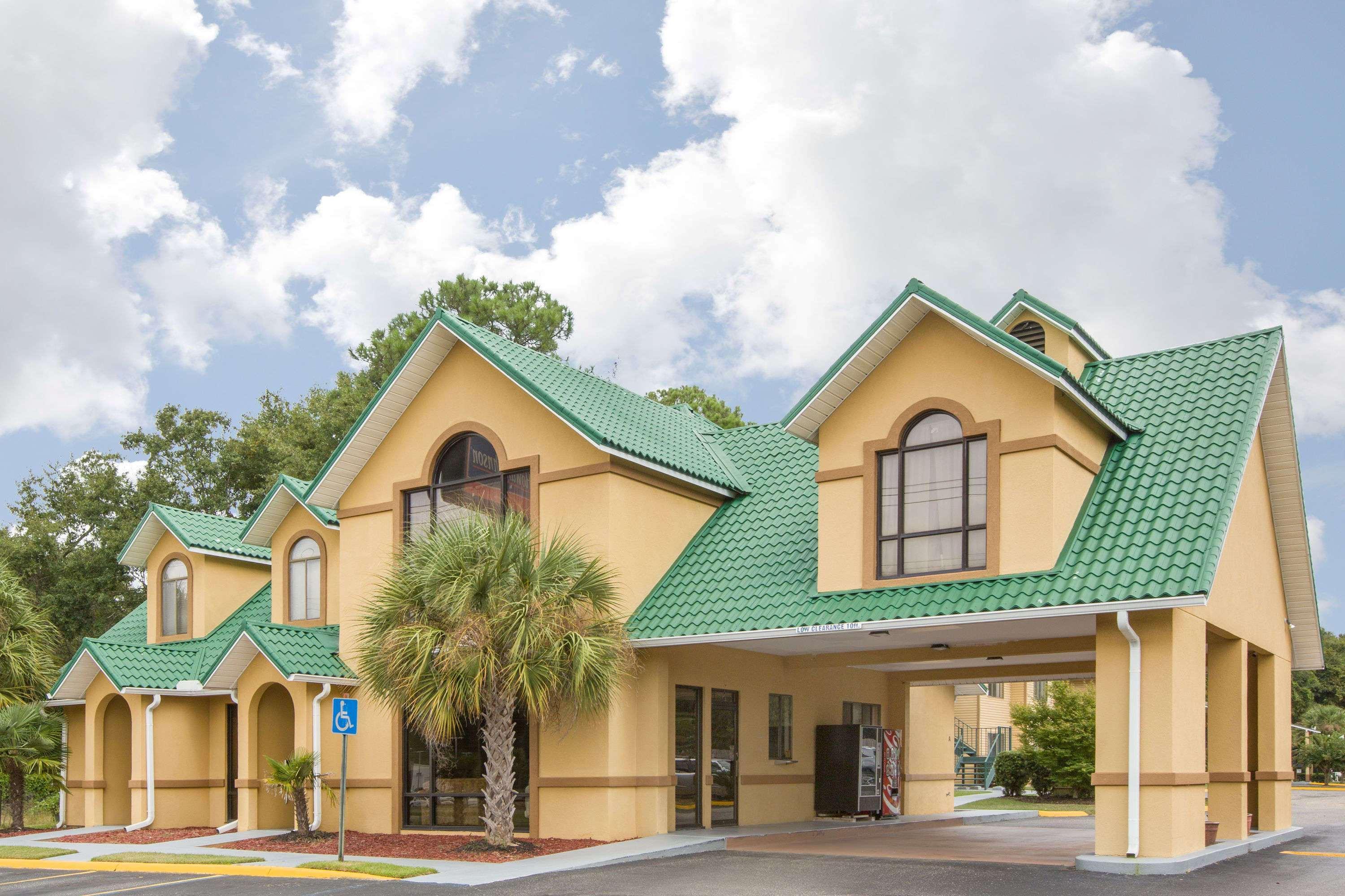 Howard Johnson By Wyndham Dothan Exterior foto
