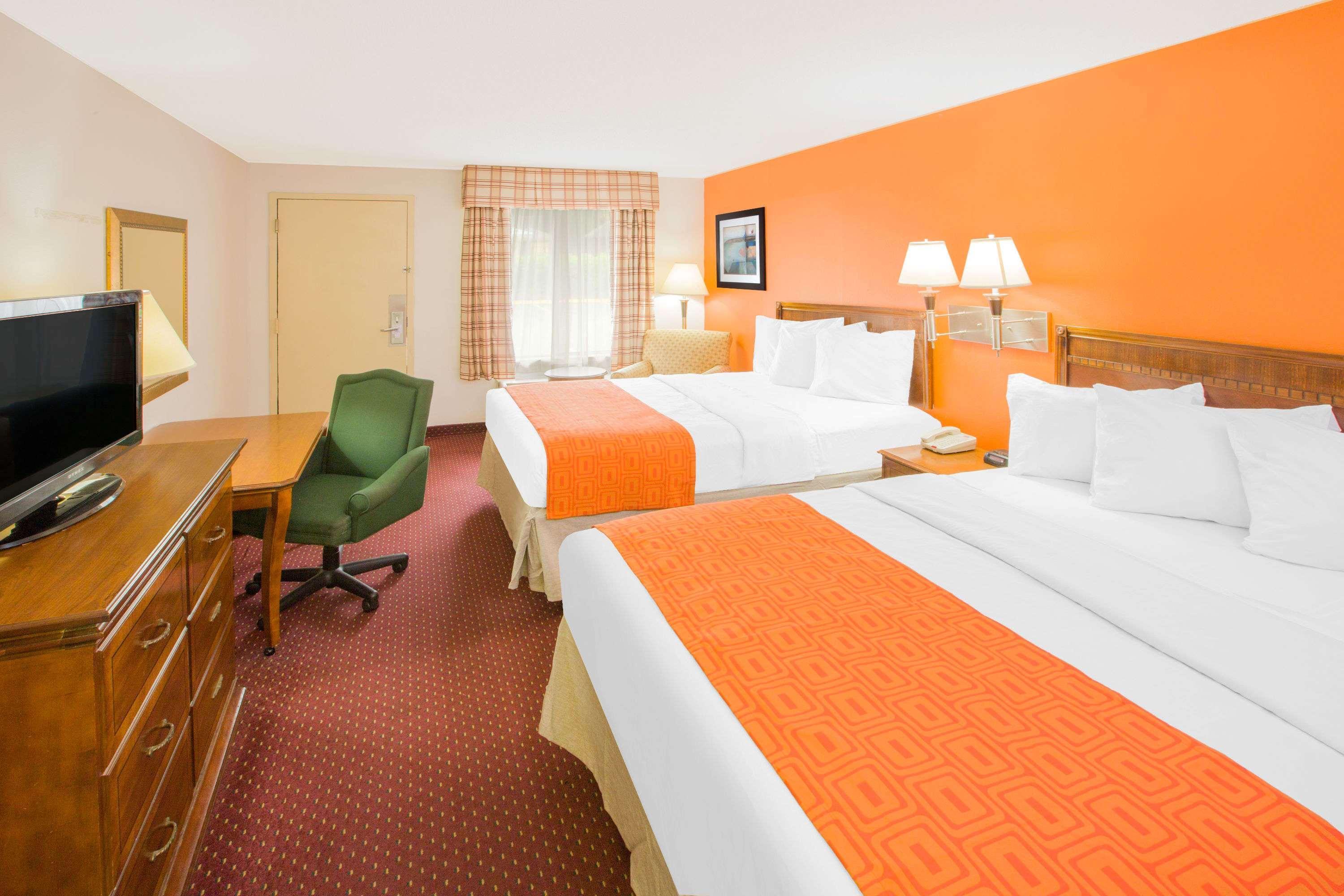 Howard Johnson By Wyndham Dothan Exterior foto